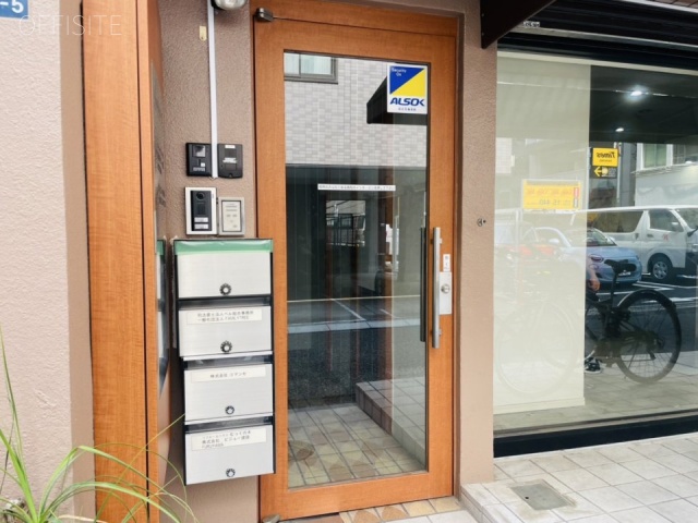 PureWoodガーデン　オフィスビル出入口