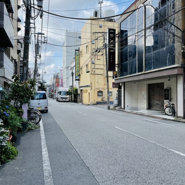 カワノビル ビル前面道路