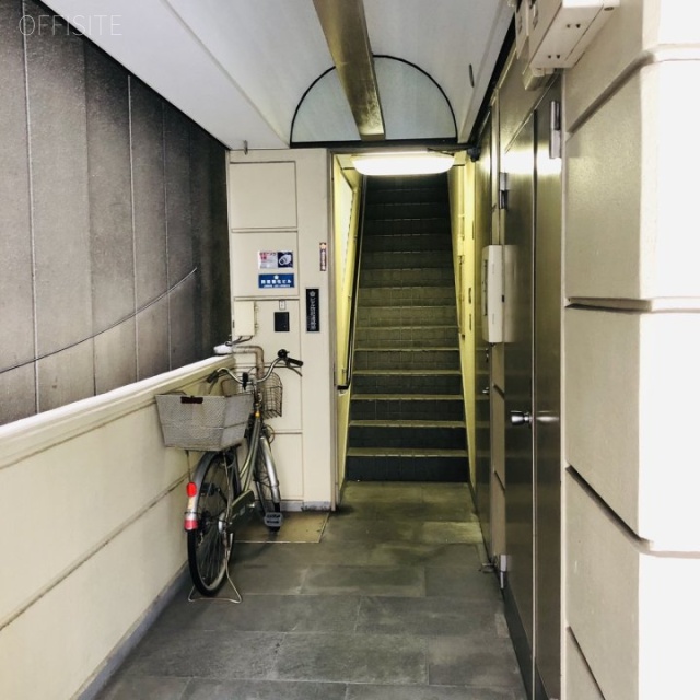 小守ビル エントランス