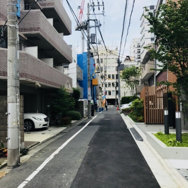 フォーレスト四谷 ビル前面道路