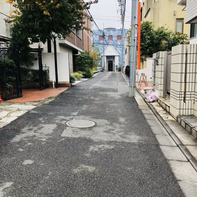 MAC青南マンション ビル前面道路