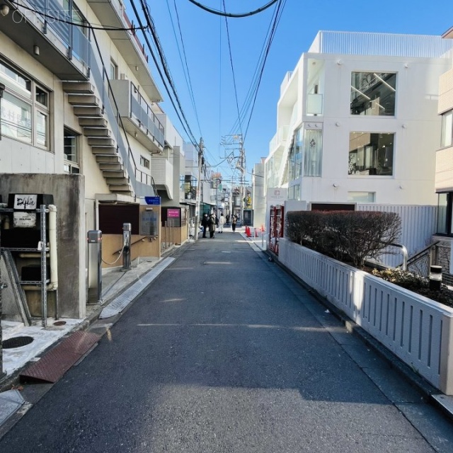 北青山本田ビル 前面道路