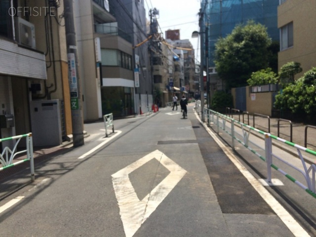 豊歳ビル ビル前面道路