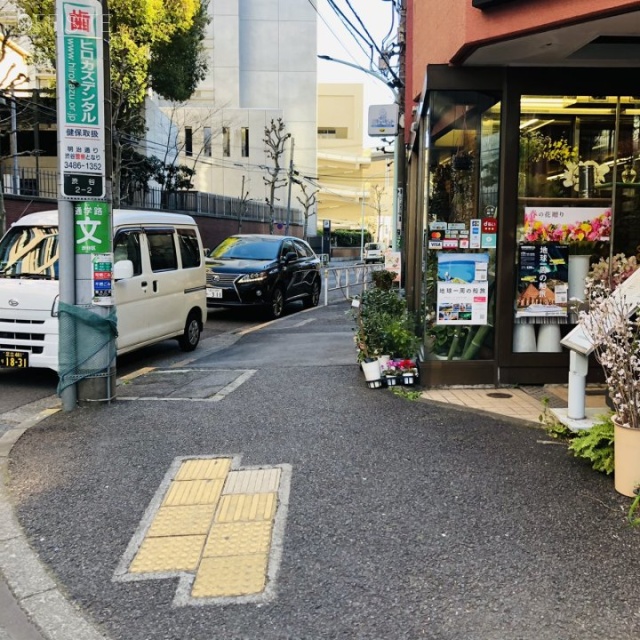 木村(青山グリーンプラザ)ビル ビル前面道路