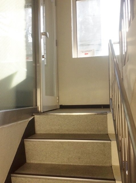 長塚ビル 階段