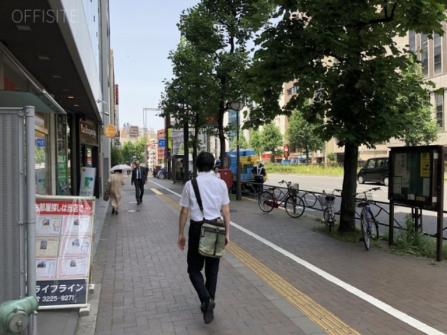 大村ビル ビル前面道路