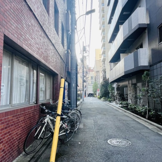 川口ビル　側面道路