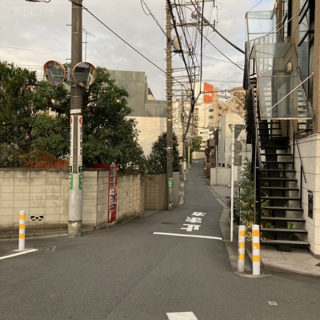 神宮三丁目SYビル ビル前面道路