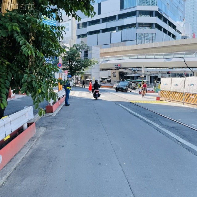 ドルチェ渋谷 ビル前面道路