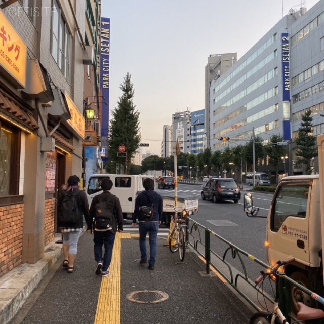 池与ビル ビル前面道路