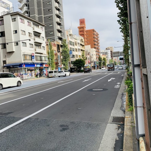 大黒ビル ビル前面道路