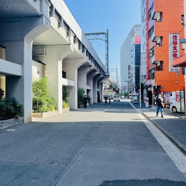 飯岡ビル ビル前面道路