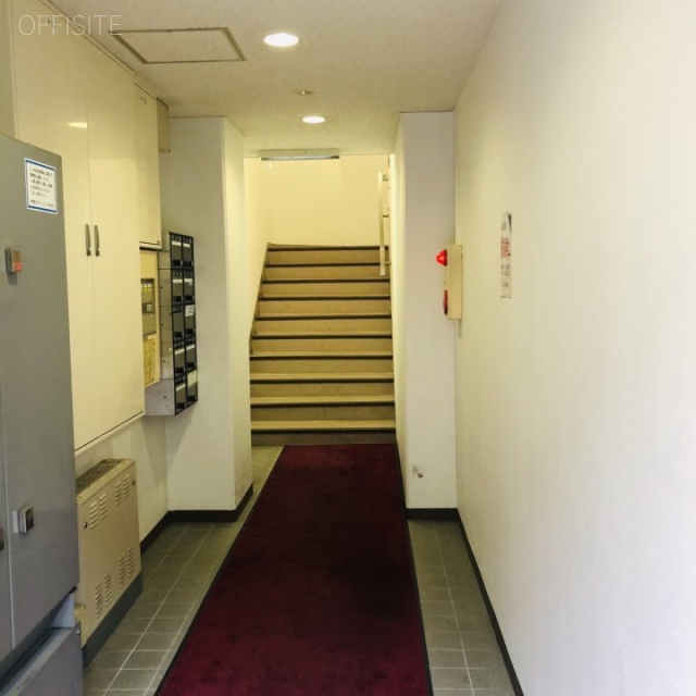 リューツウ本店ビル エントランス