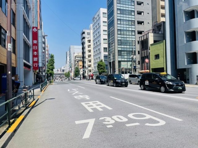 明和センチュリー21　前面に春日通り