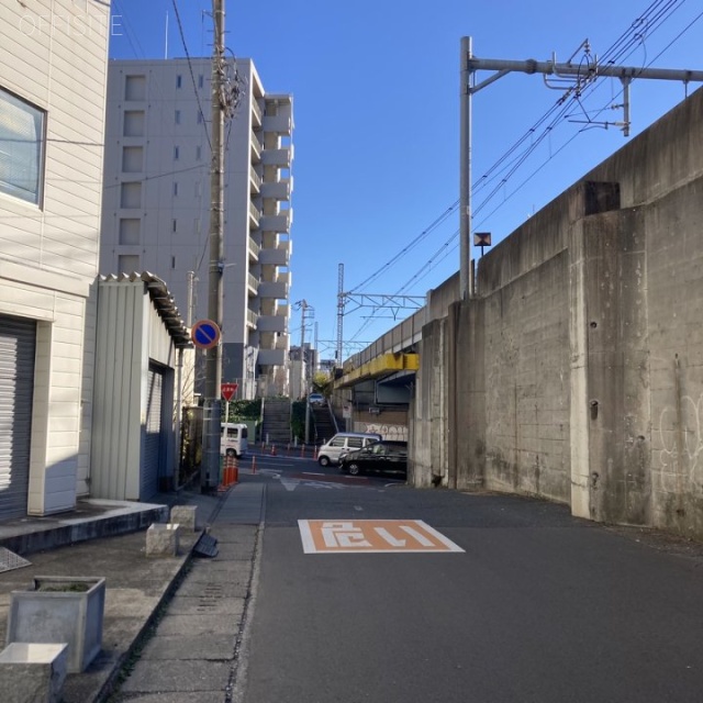 橋本第二ビル ビル前面道路