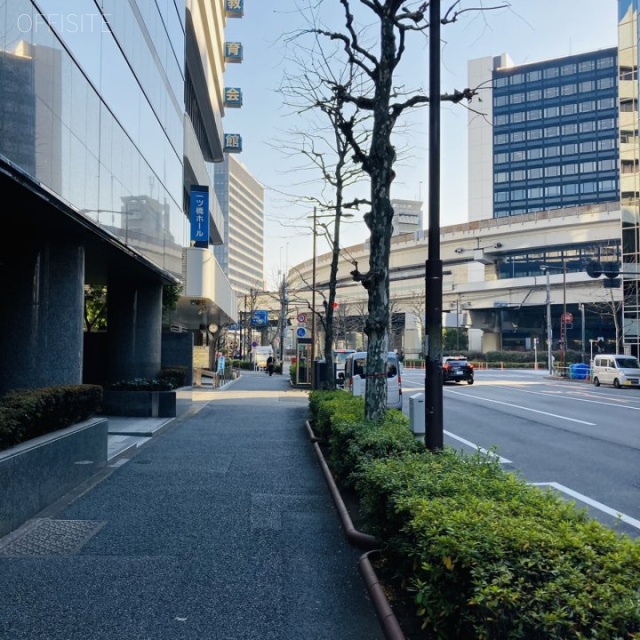 一ツ橋ビル ビル前面道路