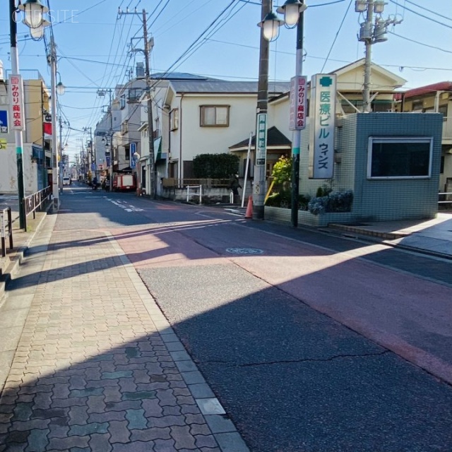 ウィンズビル ビル前面道路