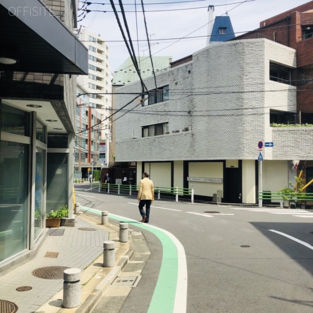 ハイツ赤坂 ビル前面道路