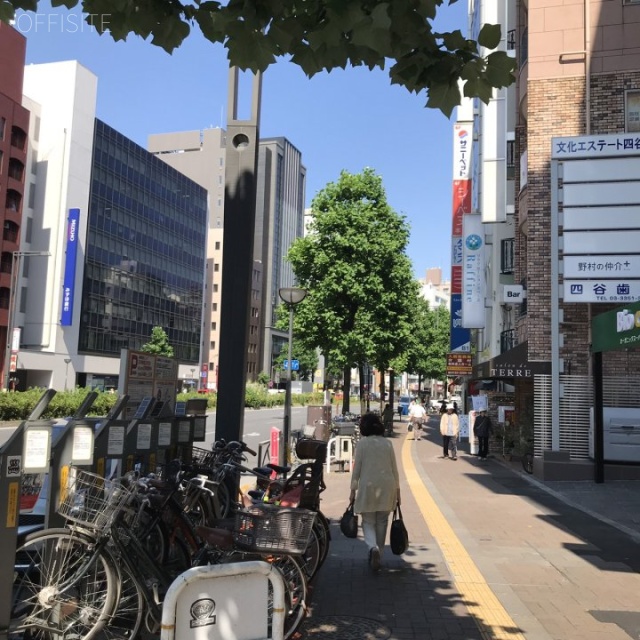 山本ビル ビル前面道路