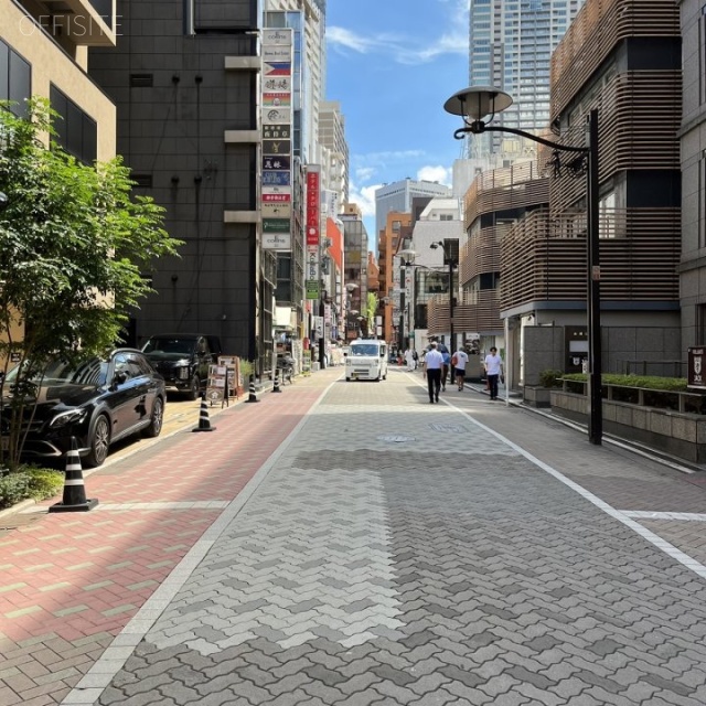 赤坂パロスビル 側面歩道