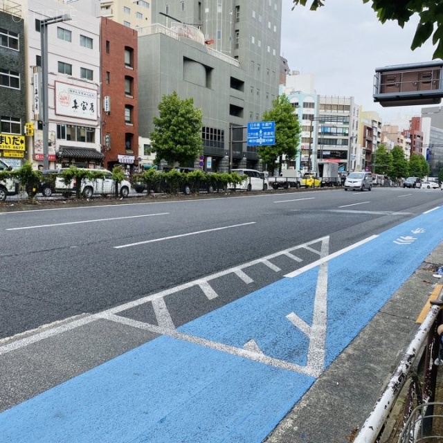 フロンティア四谷ビル ビル前面道路