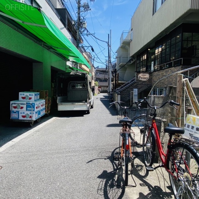 オフィスアイ　ビル前面道路