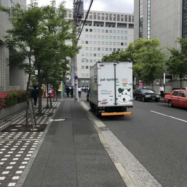住友不動産茅場町ビル2号館 ビル前面道路