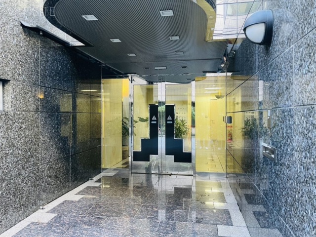 KSビル　オフィスビル出入口