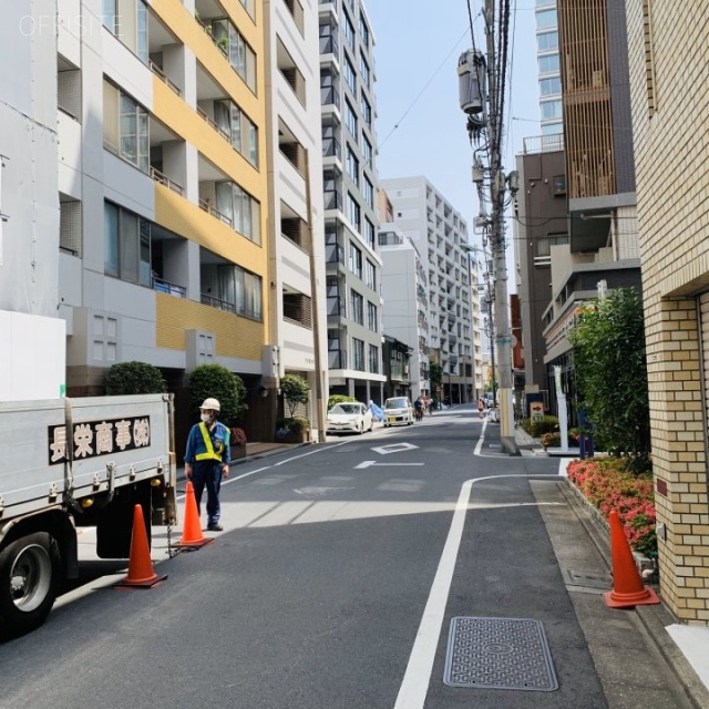 カワグレビル ビル前面道路