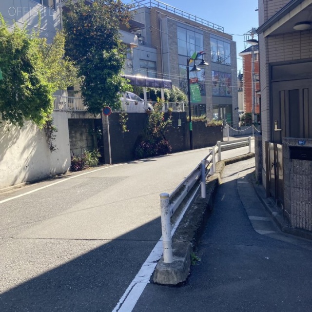 エバーキャッスル 前面歩道