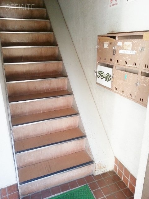 オークプラザビル 階段