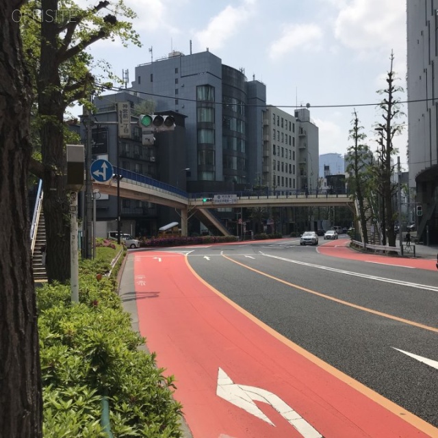 ジブラルタ生命原宿ビル ビル前面道路