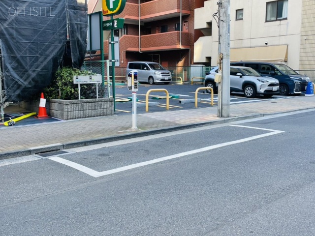 大林ビル　前面に白枠駐車場