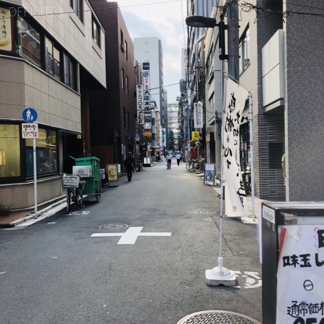 MIWAビル ビル前面道路