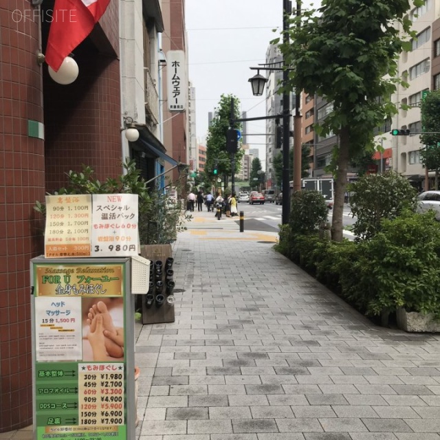 サンクビル ビル前面道路