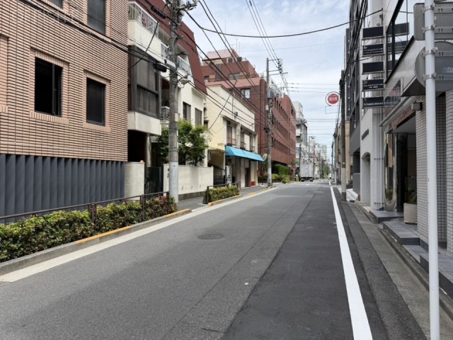 STビル 前面道路