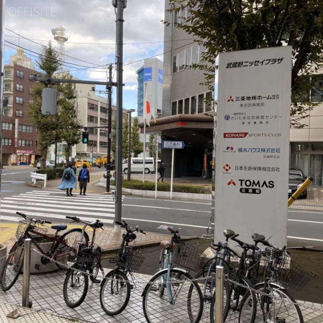 武蔵野ニッセイプラザ ビル前面道路