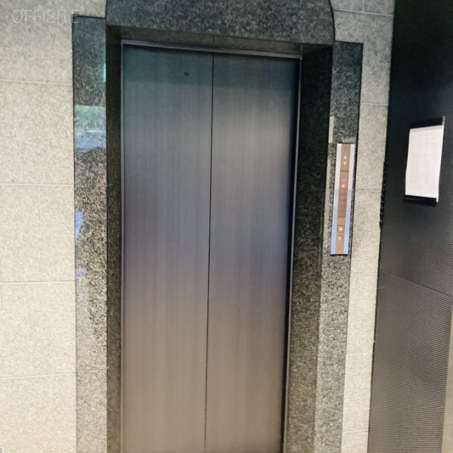 青山エイティーンビル エレベーター