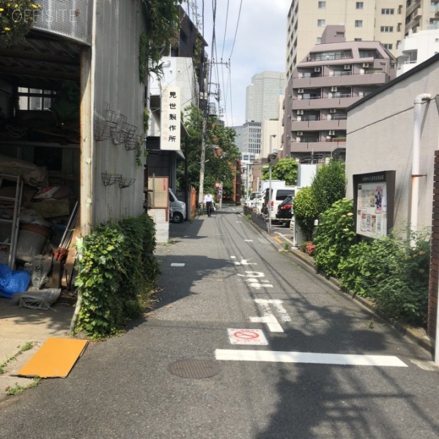 赤坂ミツワアビルネックス ビル前面道路