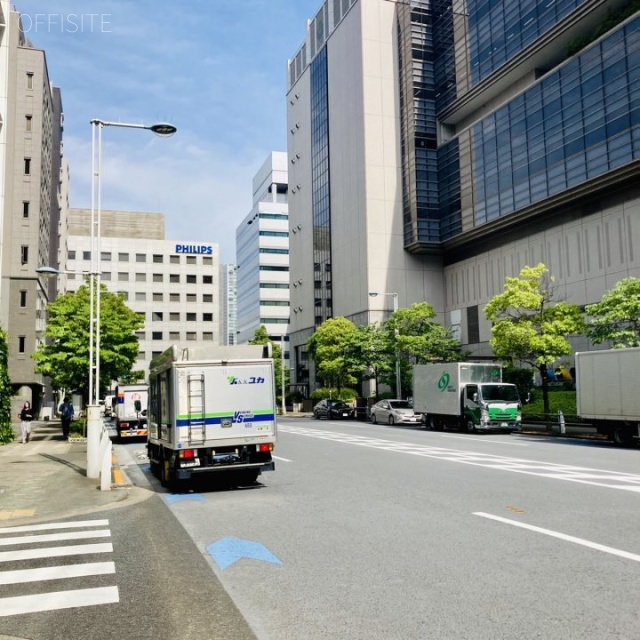 港南ビル ビル前面道路