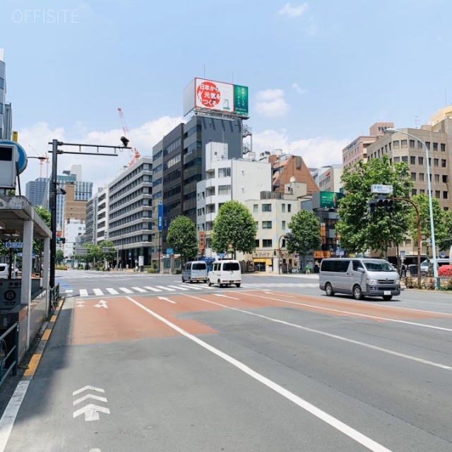 岡本ビル 前面は永代通り