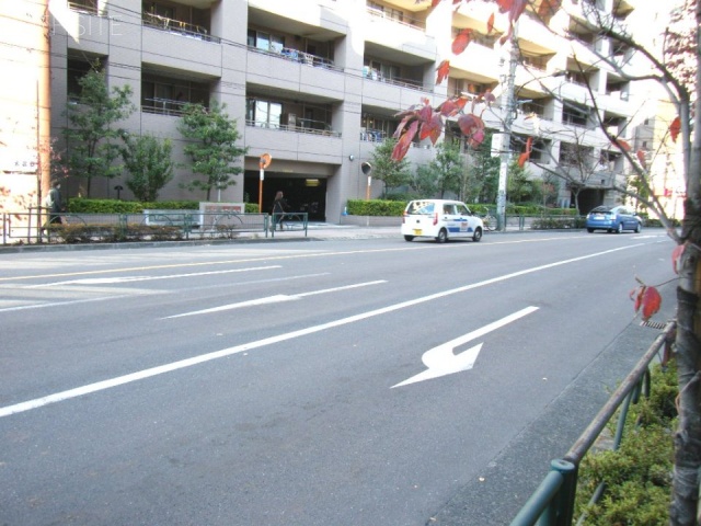 中山本社ビル ビル前面道路