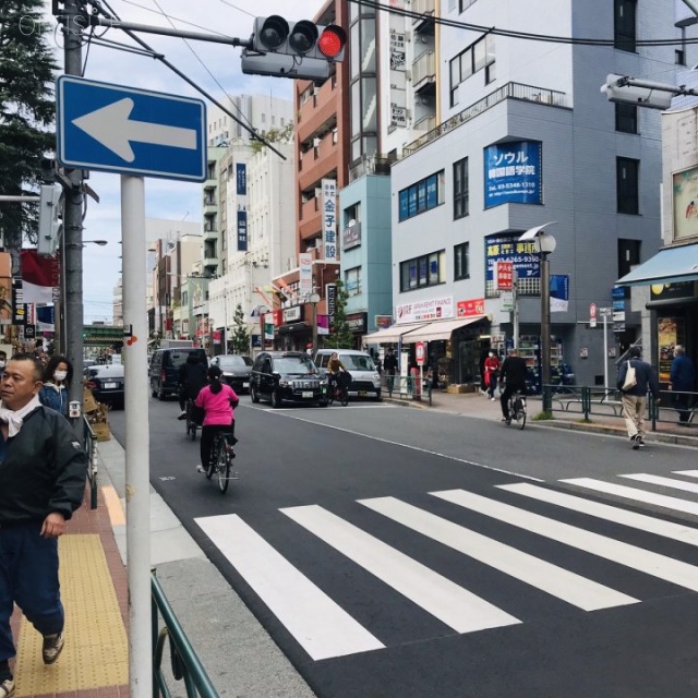 STビル ビル前面道路