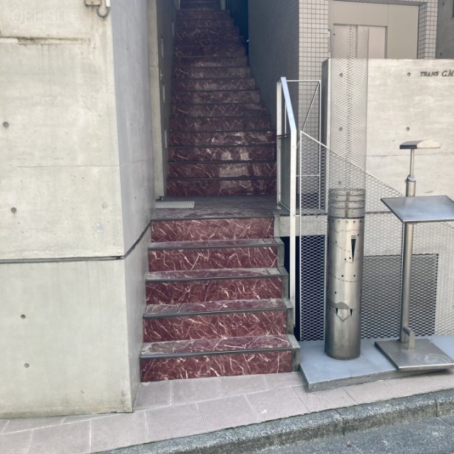 トランスCMビル エントランス