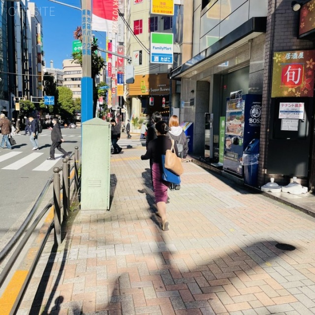 島倉ビル ビル前面道路