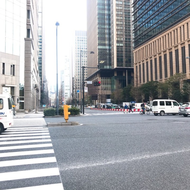 大手町ファーストスクエアイーストタワー(リージャス大手町ファーストスクエア) ビル前面道路