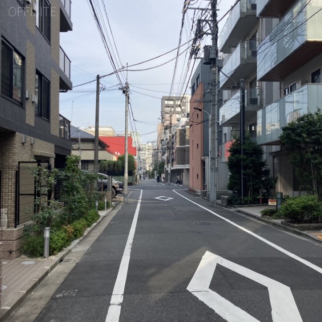 麻布CCビル ビル前面道路