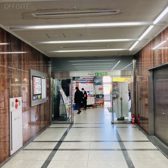 ヨドバシ新宿西口駅前(TKP新宿西口カンファレンスセンター)ビル エントランス