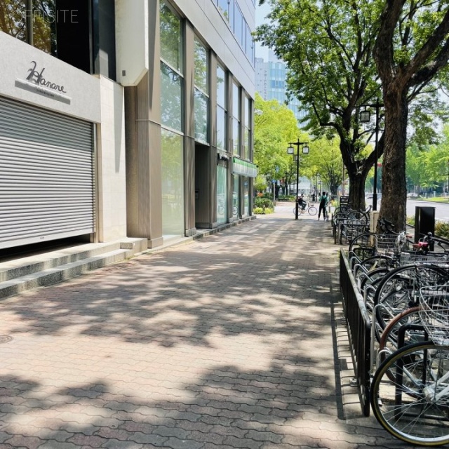 青木ビル東館ビル 前面歩道