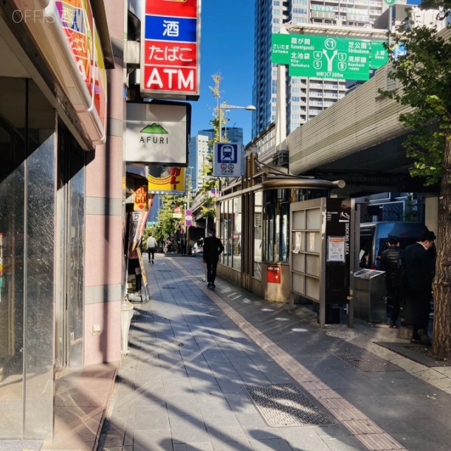 ISO六本木ビル ビル前面道路